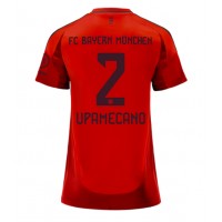 Camisa de Futebol Bayern Munich Dayot Upamecano #2 Equipamento Principal Mulheres 2024-25 Manga Curta